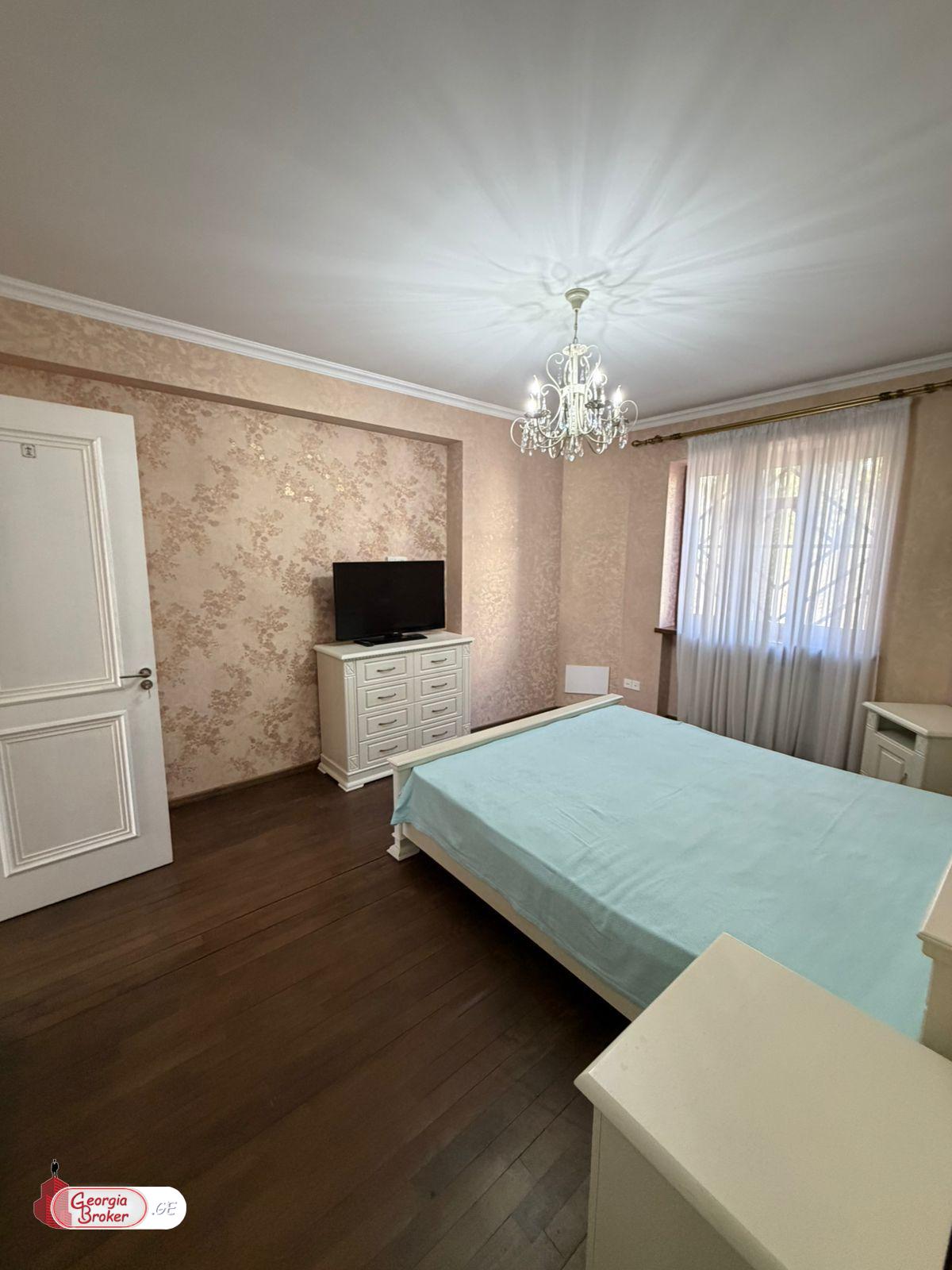 продается дом с новым ремонтом 9-комнат